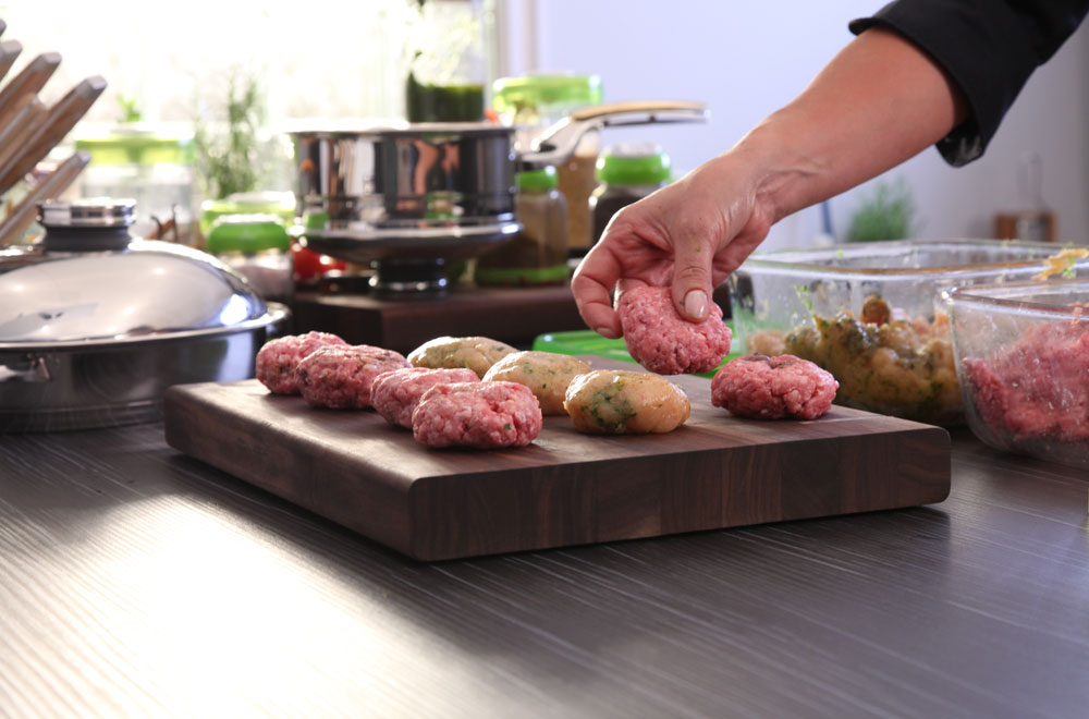 Beef-Burgers-and-Chicken-Curry-Burgers-peparation.jpg Beef-Burgers-and-Chicken-Curry-Burgers-peparation.jpg